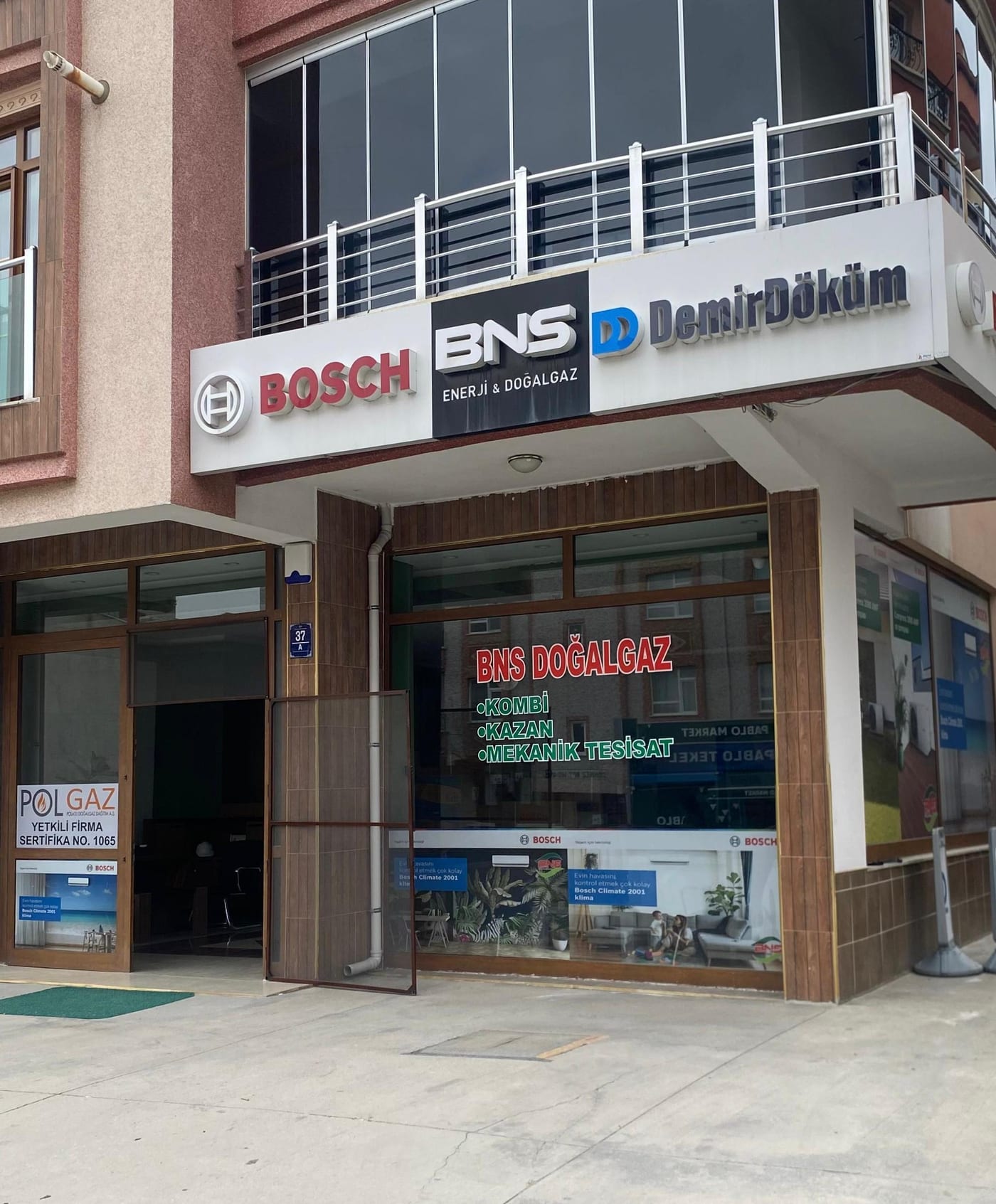 BNS Enerji & Doğalgaz'ın Polatlı Fatih Mahallesi'ndeki mağaza ve showroom girişi